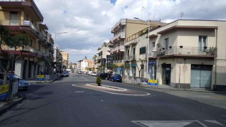 Scopri di più sull'articolo Caltagirone, lavori di ripavimentazione e pulizia dei tombini in viale P. Umberto, dall’incrocio con la via Madonna della Via a quello con la via G. Arcoleo – viale Sicilia: da lunedì 8 maggio e per due giorni, divieto di sosta e circolazione a senso unico alternato.