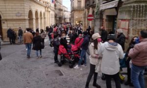 Scopri di più sull'articolo Caltagirone, viabilità nel centro storico: dal 9 giugno al 24 settembre, nei giorni di venerdì, sabato, domenica, il 24-25 luglio e il 14-15 agosto, isola pedonale dalle 11 all’una del giorno successivo.