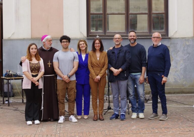 Scopri di più sull'articolo Inaugurata la mostra didattica realizzata dagli studenti del Liceo artistico dell’Istituto Superiore “Secusio”