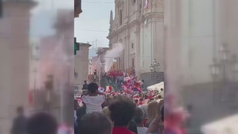 Scopri di più sull'articolo Tragedia a Militello in Val di Catania durante la festa patronale per il SS. Salvatore: morto un uomo e diversi feriti